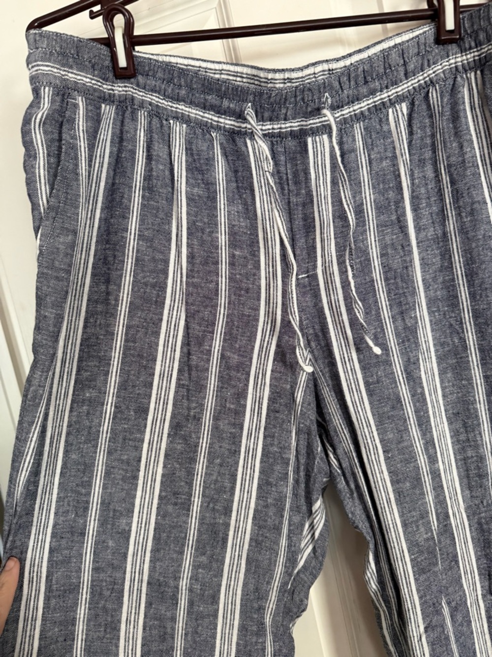 Old Navy Blue and White Striped Casual Pants - Picture 4 of 4